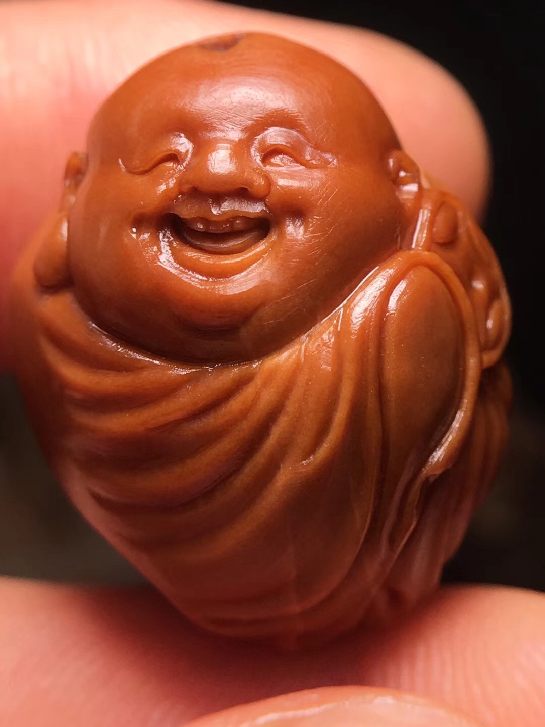 橄榄核雕手串上油盘还是干盘好看,玩文玩橄榄核雕要注意这三点