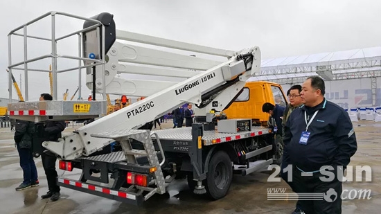 柳工起重机销量,柳工装载机持续销量第一