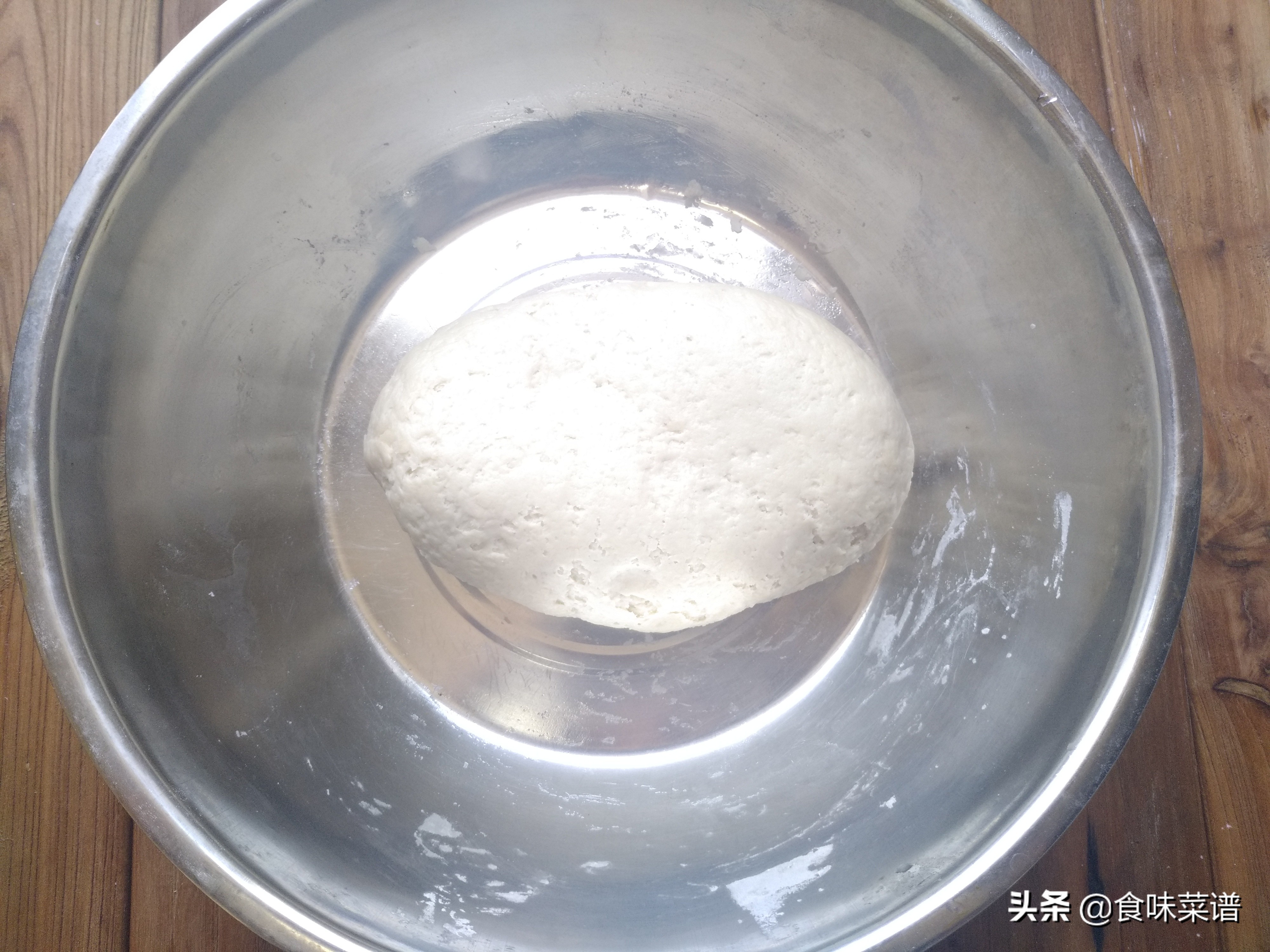 白菜肉包最好吃的做法，色香味美，松软不塌陷，原来做法这么简单