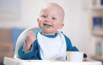 宝宝放屁臭的注意事项,宝宝放屁很臭是怎么解决