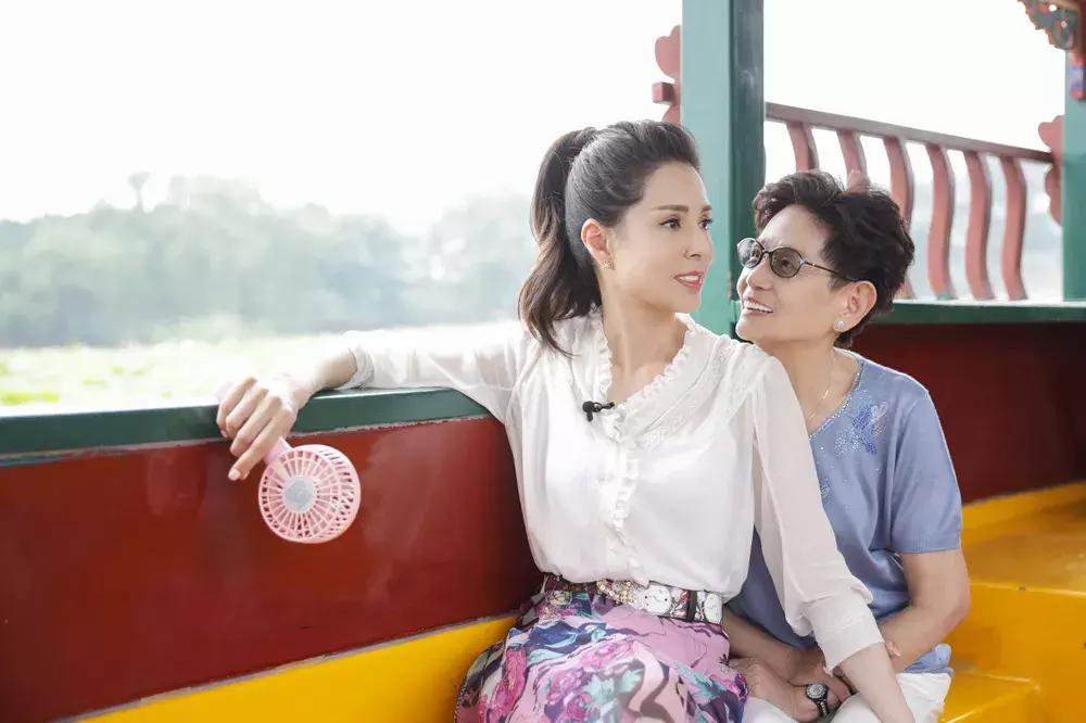 56岁的李若彤怎么保持身材的,小龙女李若彤健身前后对比