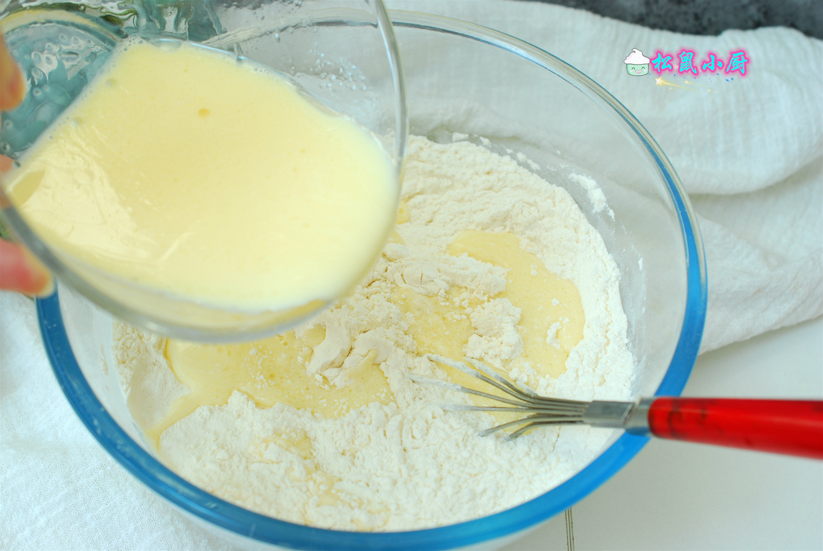 油条师傅教程,油条店老板教你做金黄酥脆大油条