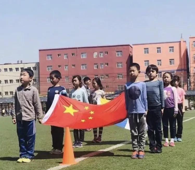 这个曾拯救了刘烨的女人上热搜了，结婚12年甜蜜如初，一双儿女人见人爱