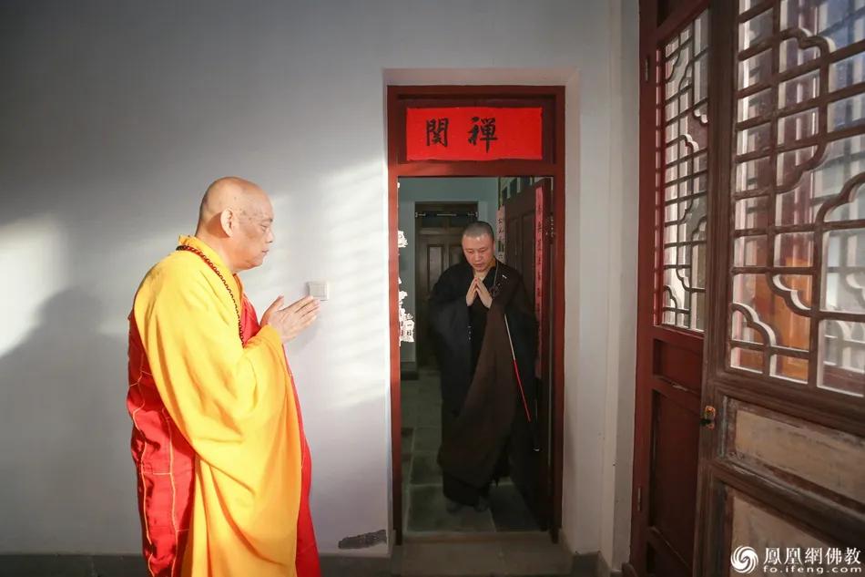 道慈大和尚拜山法会图片,和尚闭关结束圆满出关