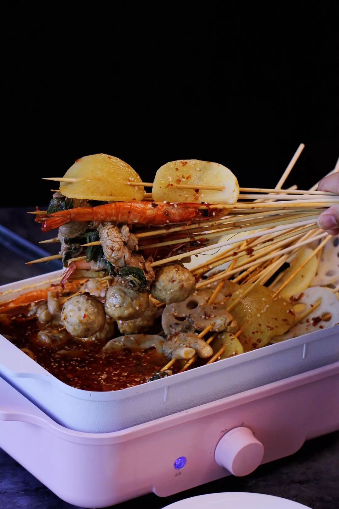 在家自制烧烤邻居家小孩都馋哭了,自己做辣条隔壁小孩都馋哭了