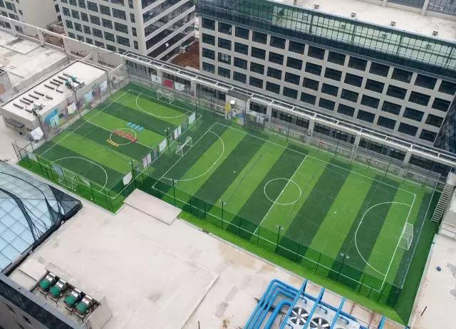 人造草坪足球场施工注意内容,足球场人造草坪施工详细步骤