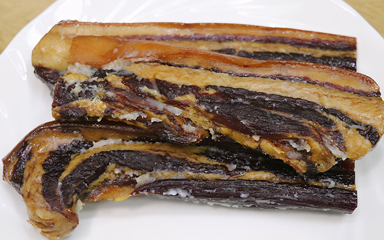 青椒腊肉炒蒜苔,青椒炒腊肉家常做法全过程