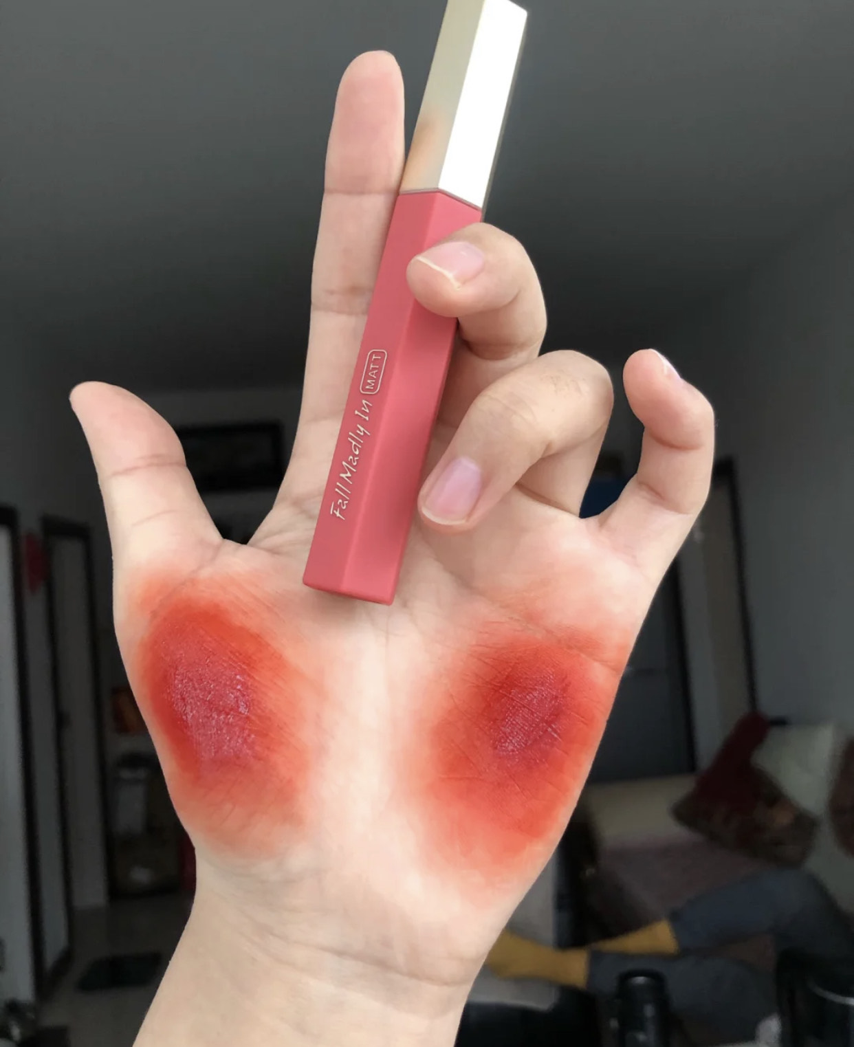 黄皮女生适合的素颜口红色号,黄皮mm口红推荐