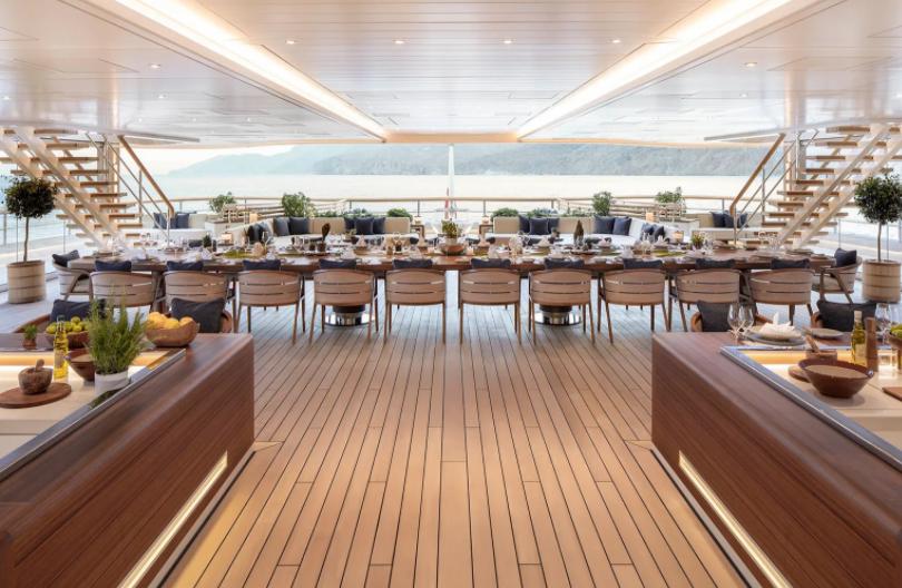 世界第二富豪的海上秘密城堡！走进JeffBezos的最新超级游艇