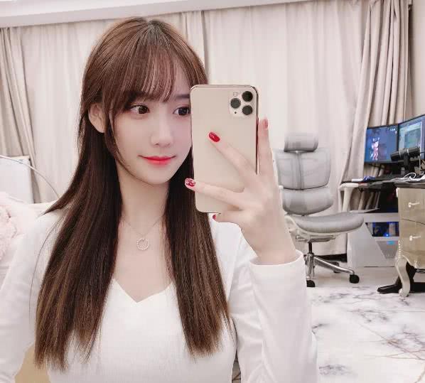 腐团儿和南波儿,南波儿和腐团儿为edg加油