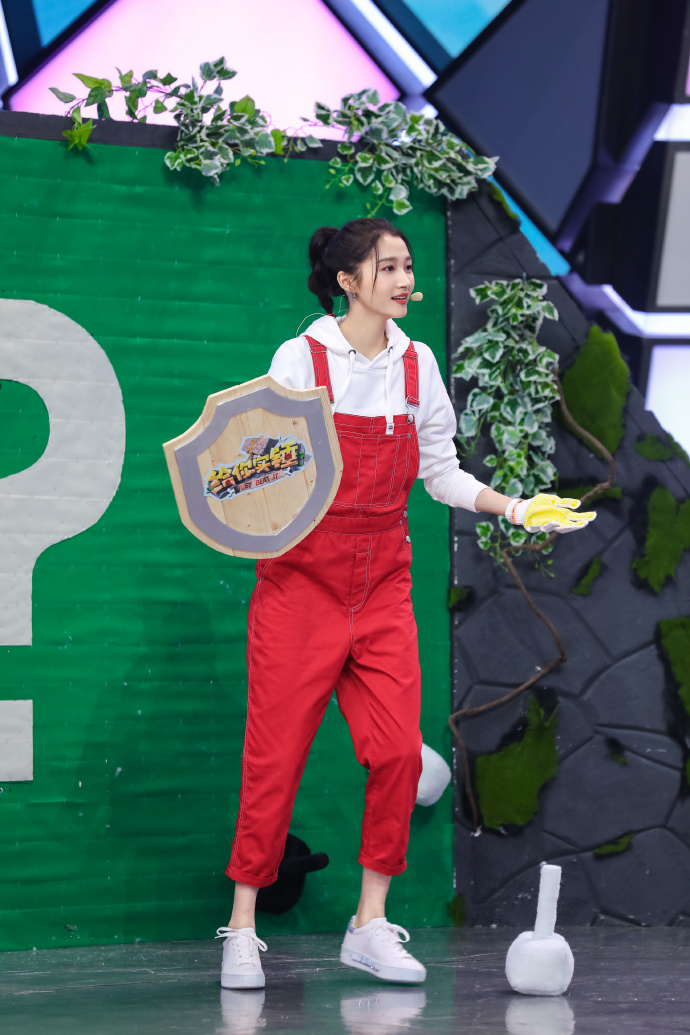 柳岩关晓彤cos青蛇白蛇秀舞姿,柳岩和关晓彤演青蛇白蛇跳舞