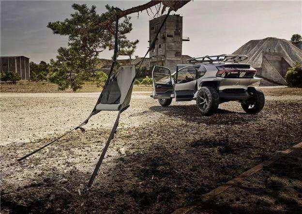 奥迪全新越野车曝光，完全颠覆传统设计，居然把车头大灯省了