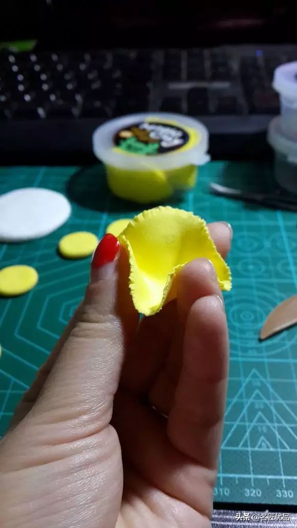 母亲节手工康乃馨简单又漂亮,母亲节适合给妈妈做的康乃馨手工