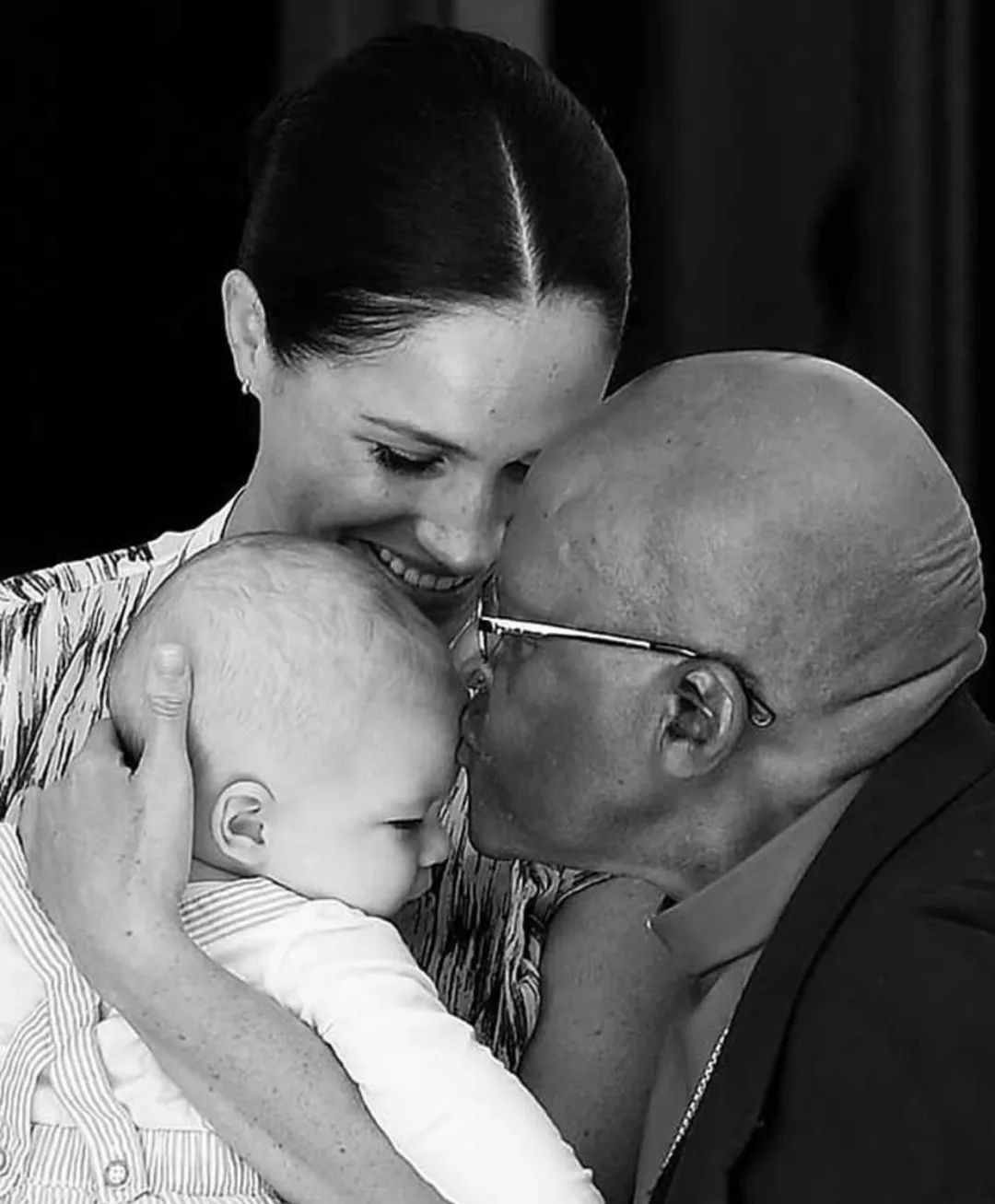 梅根和英国王室打起了媒体战,梅根含泪谈英国王室