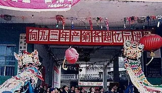 记忆中的广西平南县，水泥厂、华丽大酒店、永发牌香烟