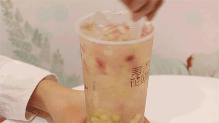 火爆珠三角的网红奶茶店来了，还带着宫崎骏设计的杯子！