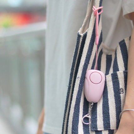 女生包里一定要装什么,女人包里应装些什么