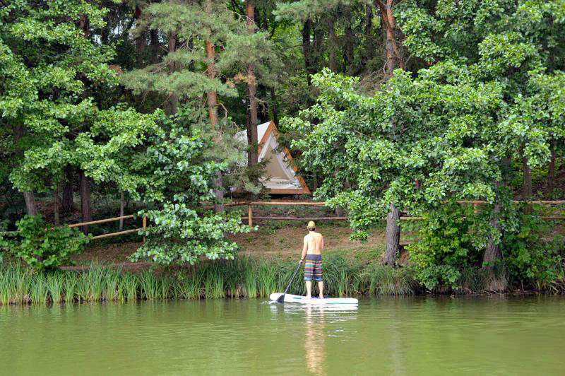 在农村打造一个纯木屋需要多少钱,户外小成本木屋民宿
