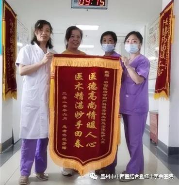 腹腔镜子宫囊肿切除术,腹腔镜下卵巢黄体切除术