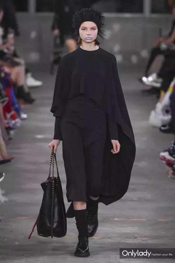 张艺兴valentino东京神图,张艺兴valentino秀场表演