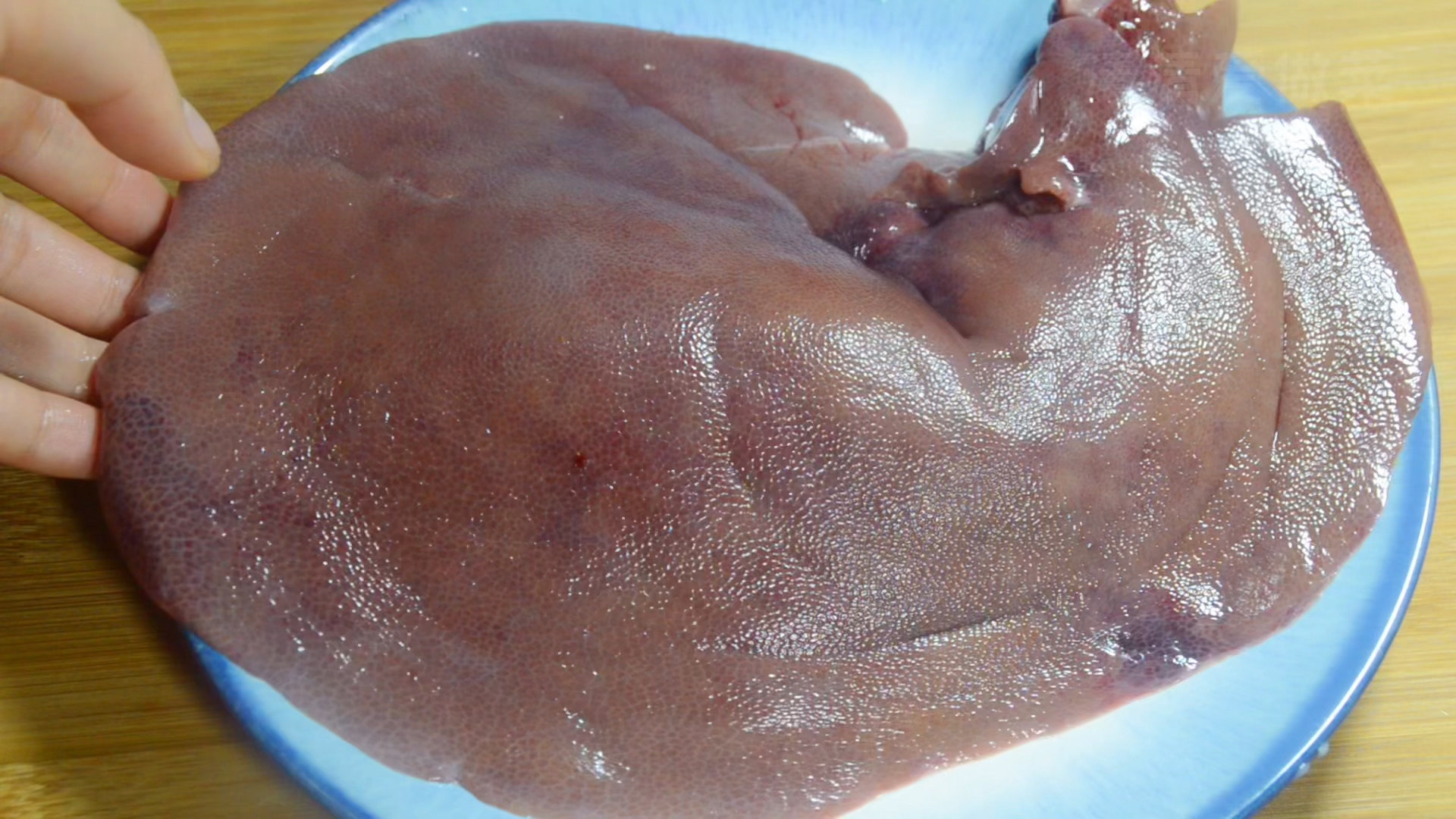 猪肝只用水洗就错了，等于吃毒素，50万大厨教你一招，毒素全跑光