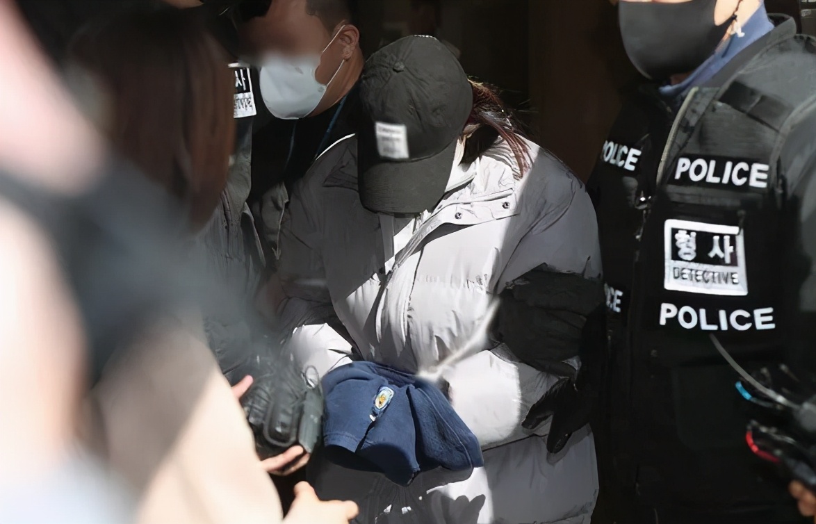 女童被妈妈饿成干尸,亲爸狂扇婴儿巴掌:你不知道,孩子有多爱你