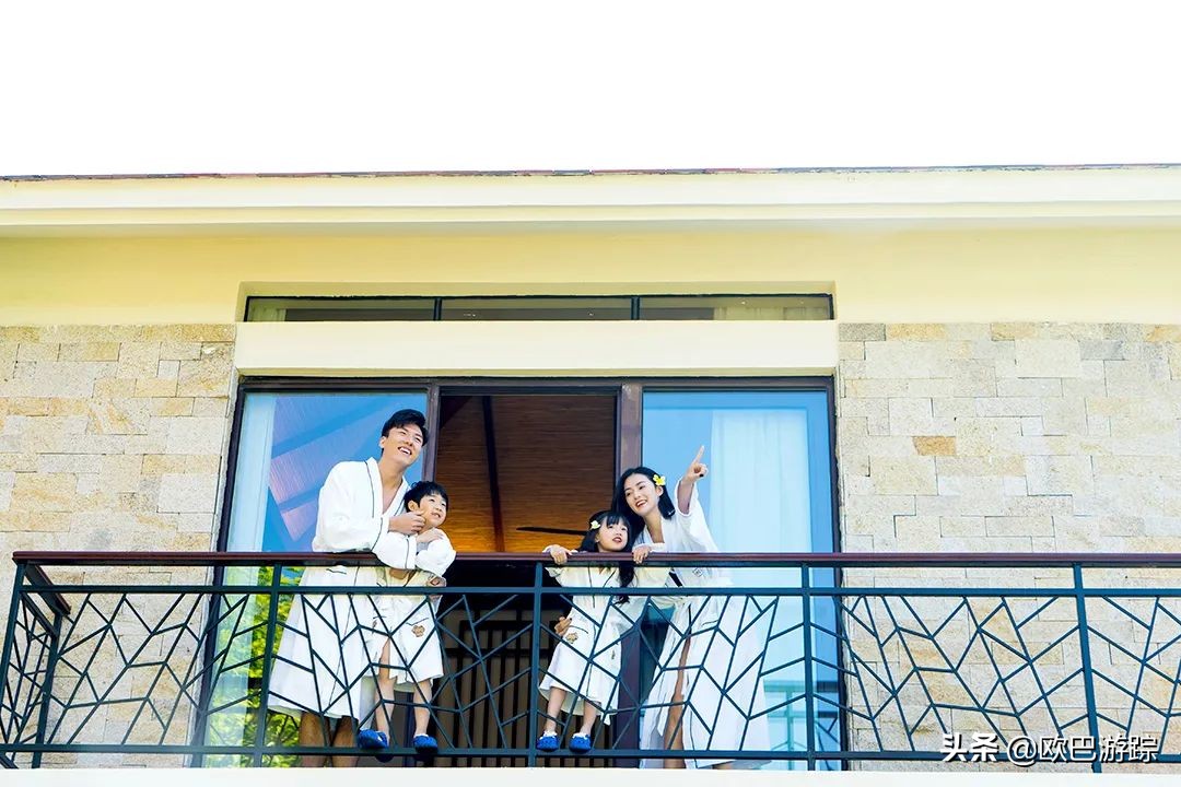 三亚维景度假酒店，占地100000多平米，位于天下第一湾的亚龙湾