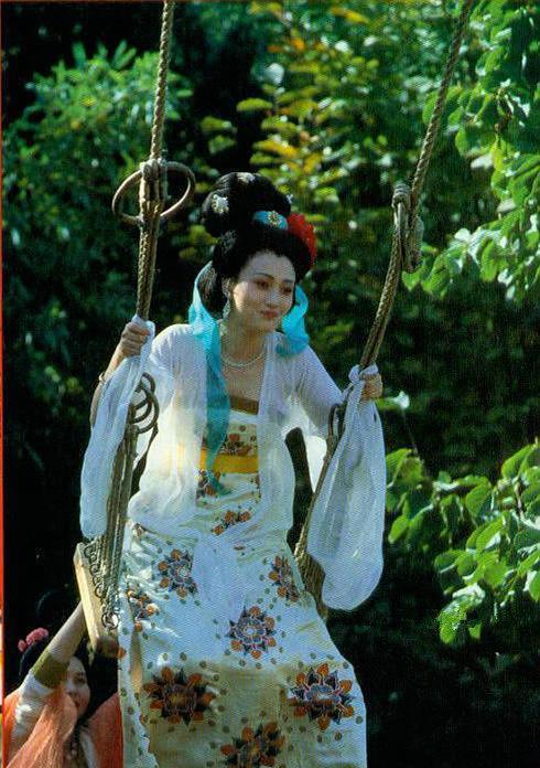 90年代女歌手林芳兵,林芳兵周洁哪个更美