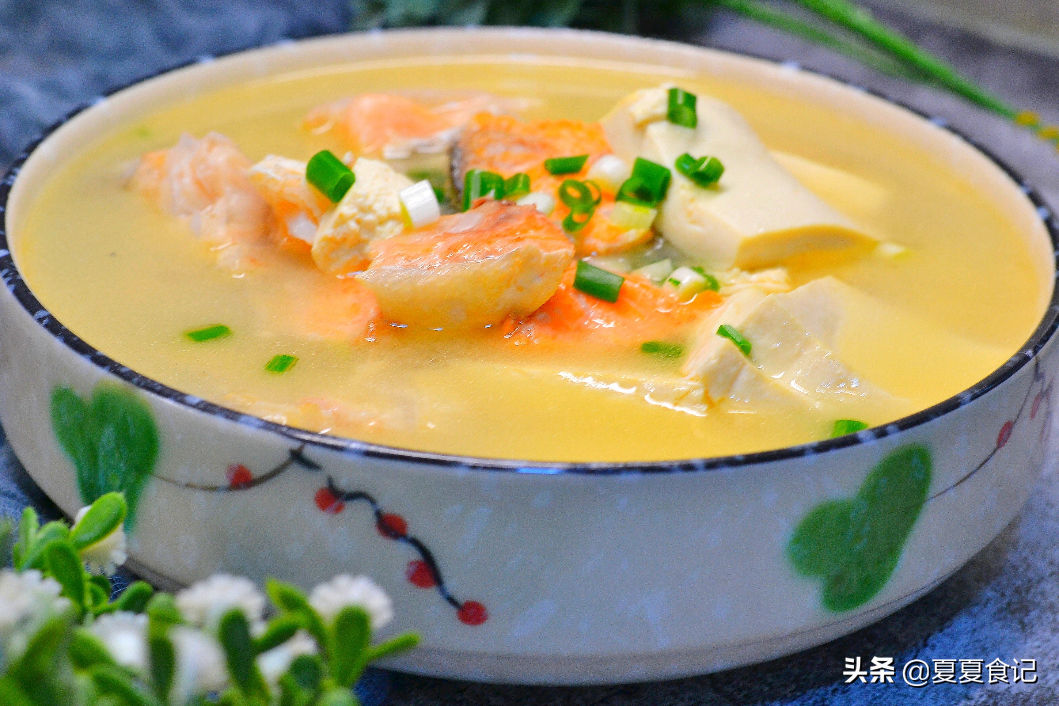 三文鱼头煮汤怎么做汤好喝,简易又美味的三文鱼头汤做法