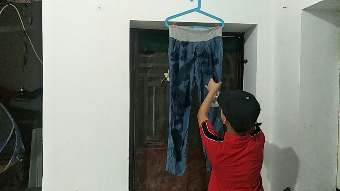 衣服的褶皱怎么办小妙招,衣服皱皱巴巴的没有熨斗怎么处理