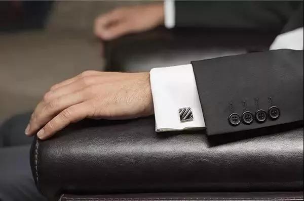 雅致袖扣的戴法,见微知著的用法