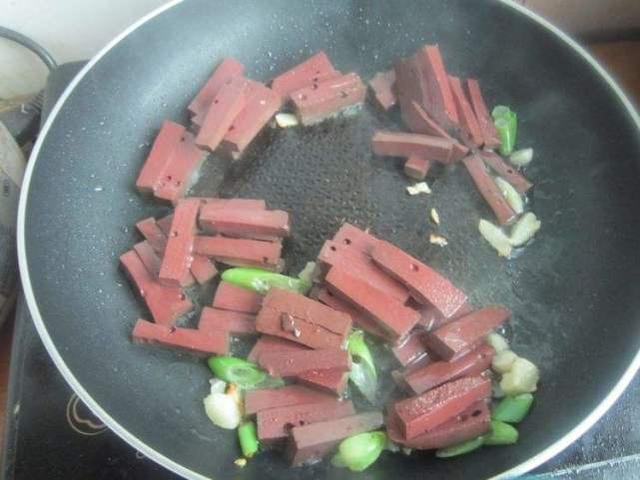 韭菜和它一起炒营养翻倍,韭菜和啥一起炒着吃营养价值高