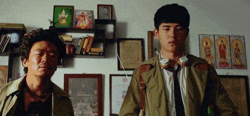 柳岩穿吊带衫,柳岩白色吊带衫