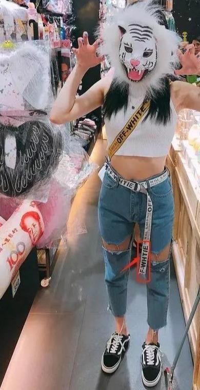 鞠婧祎被质疑穿山寨版针织上衣,鞠婧祎疑穿山寨衣服是真的吗