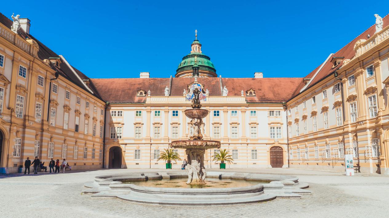 世界上最大的女性修道院,世界上第一座修道院是谁建立的