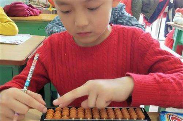 8岁男孩特异功能被特招入伍,河南八岁神童现在还在部队吗