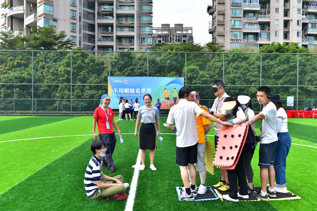 不用眼睛看清世界,不要眼睛看世界而是要用心