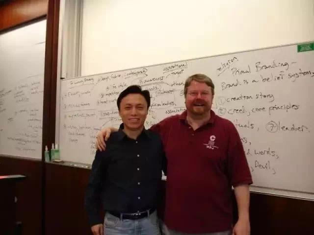 他生于安徽，辅佐马云打造2千亿公司，还给美国大学捐款500万