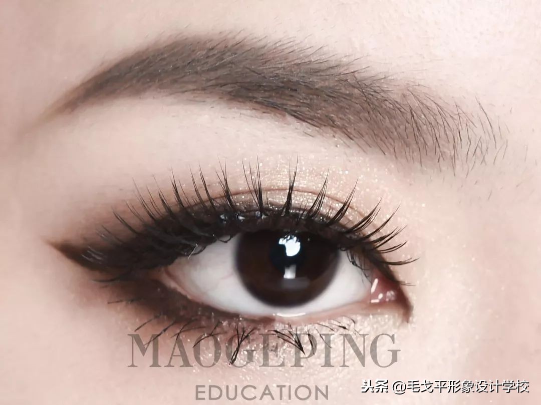 如何画出精致干净的眼妆,怎么画出整容脸