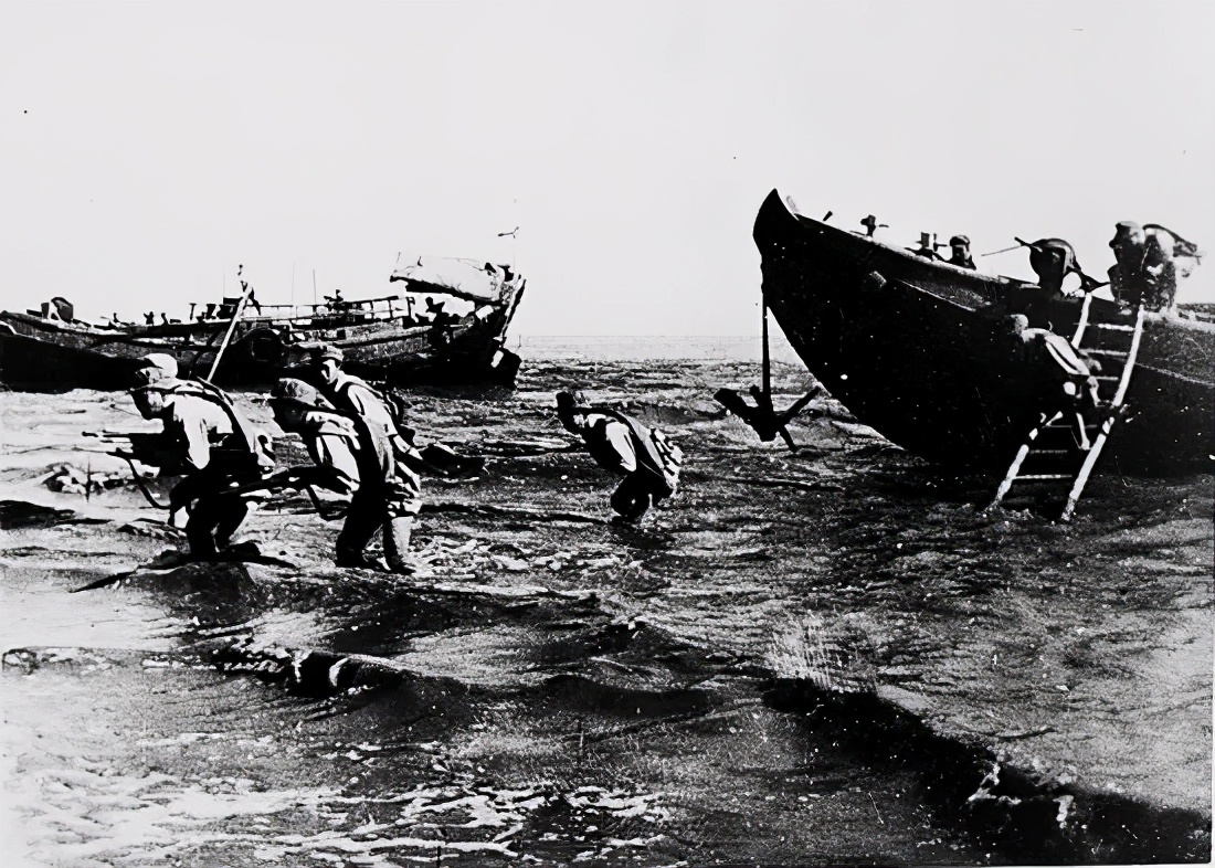 《潜伏》原型，45年后终回大陆