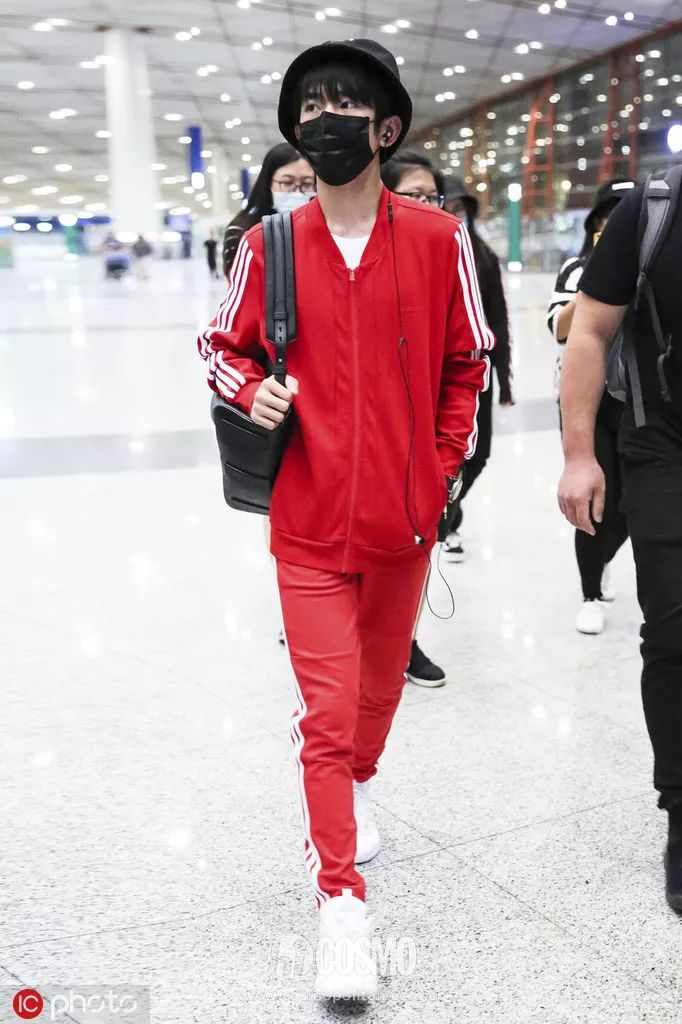 00后妹妹霸占年末荧屏却靠甜系穿搭霸占我的心