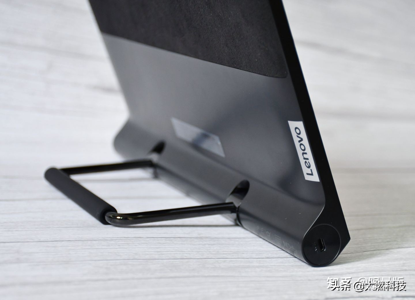 联想YOGAPadPro测评：平板电脑也能玩翻转支持视频输入大屏更个性