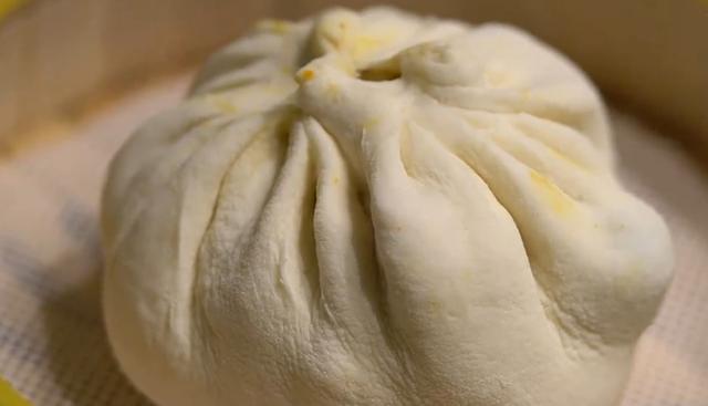 徐州第一的包子铺，一个包子卖88元，食客挤爆大厅，不预定吃不上