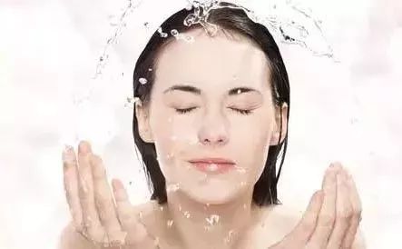 冷水洗脸是不是比热水洗脸好,冷水和热水洗脸区别真的很大吗