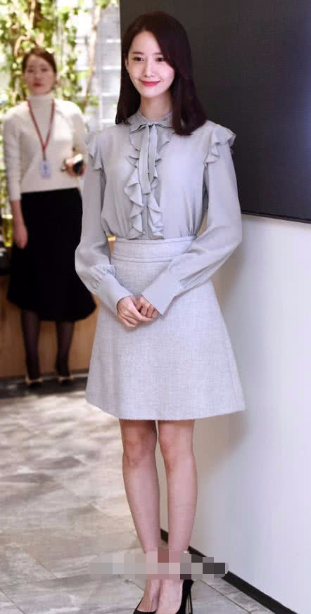 林允儿穿搭被吐槽膀大腰粗,林允儿被人嫌弃