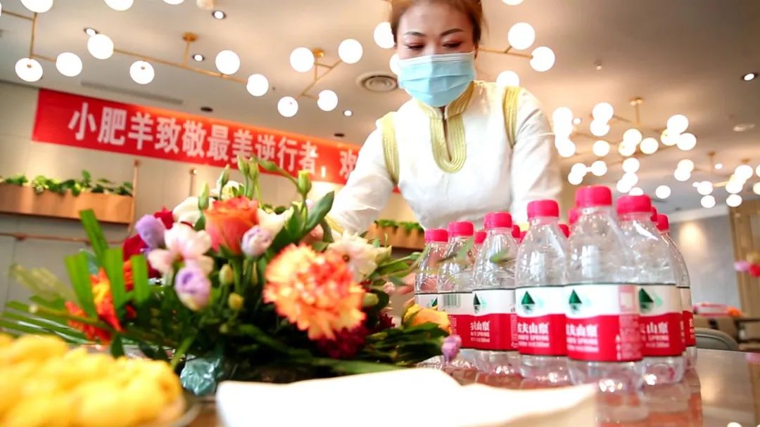 小肥羊大骨浓汤涮羊肉,小肥羊大爱无疆