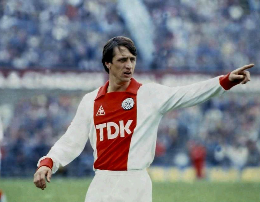 约翰·克鲁伊夫在足球界出名吗,克鲁伊夫才是足球第一人