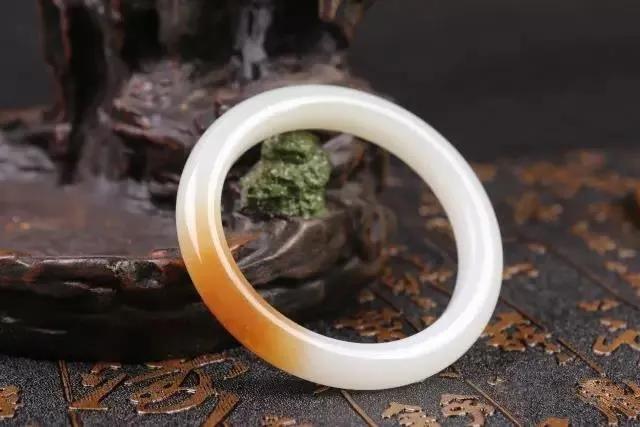 30岁女生适合的气质手镯,20多岁3000至5000元翡翠手镯推荐