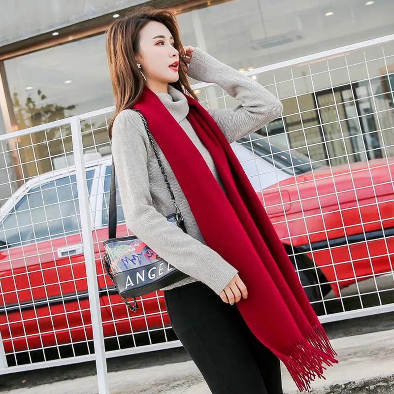 冬季围巾系法这样围好看又暖和,围巾系成披肩的方法