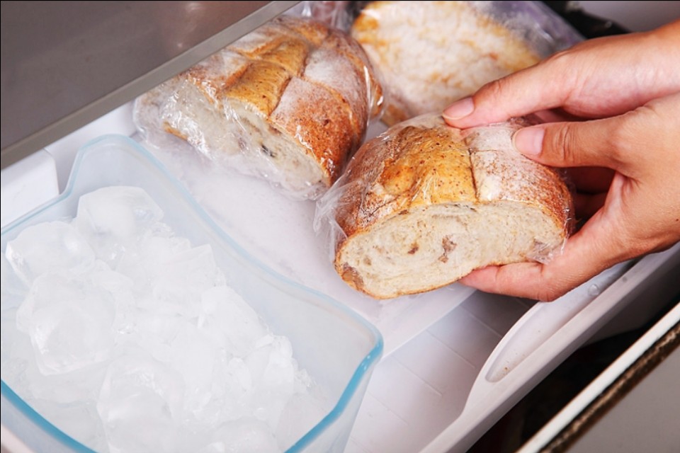新出炉的面包怎么保存,买的面包第二天吃怎么保存